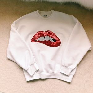 customized sequin lip sweatshirt
(size XL)